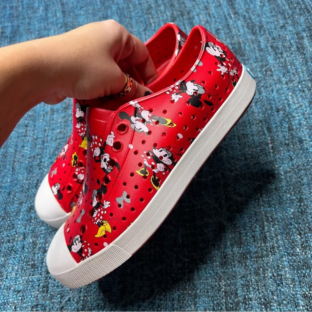 Native x Disney Slip On Minnie Mouse Shoes in Red White Black Women's Size 7